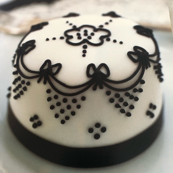 Party Cakes Treats For Special Occasions Cookbook Collectors Treats Hardcover - Picture 4 of 8